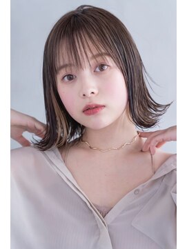 テイラー(Taylor) [Taylor]大宮　外ハネミディ×インナーカラー