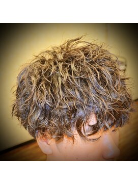 バーニーズ バーバークラブ(BARNEYS BARBER CLUB) ツーブロックマッシュ　スパイラルパーマ