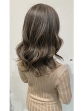 ウェイビィ 藤沢(WAVY) パキッとしないナチュラルなハイライトカラー♪【ＷAVY藤沢】