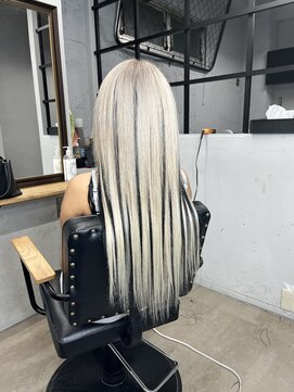 ワン(ONE) ホワイト