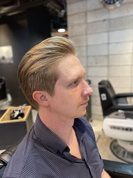 フランクスバーバー アンド ビアークラブ(FRANK'S BARBER and BEER CLUB) スリックバック