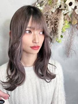 ハロー(...Hello) グレージュカラー レイヤーカット 顔周りカット 韓国風ヘア