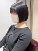 大人前下がりボブ小顔カット暗髪ニュアンスカラーブルーブラック