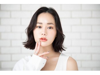 ヒルネ(hirune)の写真/白髪をカバーしながら艶髪に◎"hirune"のグレイカラーで、自然な美しさと上品な仕上がりを♪[恵比寿]