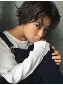 〈スタイリング簡単〉センターパートルーズウェーブショート