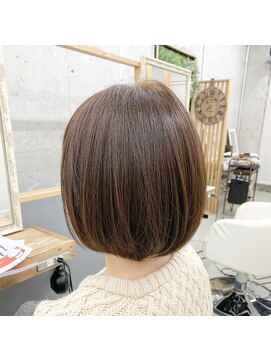 ユッカ エルア 武庫之荘南口(YUCCA elua) 【elua 角床】大人かわいいボブ