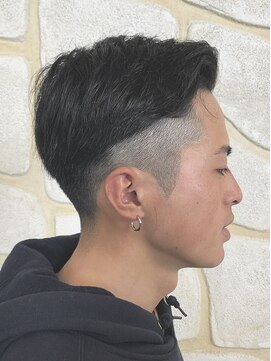 エムズアルカディア(M'Z ARCADIA) ツーブロックかき上げスタイル