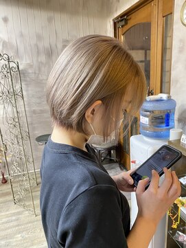 モニュメント(Monument) ホワイト系ミルクベージュ