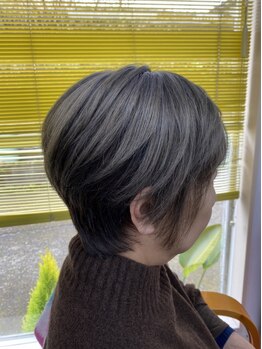 カット＋オシャレグレイカラー＋トリートメント6160円！上品なカラー髪をいたわりながら清潔感のある髪へ。