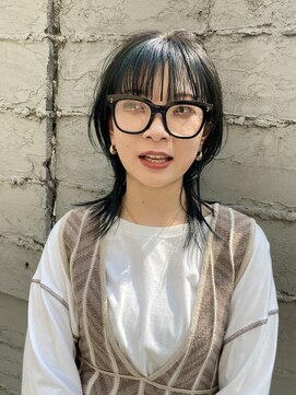 カルテ(QUARTE) ウルフショート インナーカラー ビリジアン