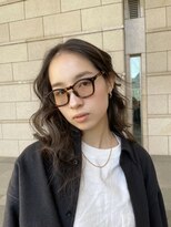 エイチ(H) レイヤーミニウルフチェリーブラウンショート美髪前下がりボブ
