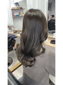 オリーブグレージュ