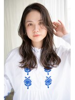 マグノリア オモテサンドウ(MAGNOLiA Omotesando)&nbsp;ウザバングが可愛い柔らかネビージュロング・・・HINATA