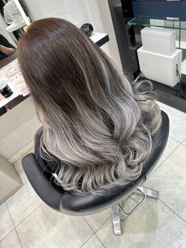 クレア 座間(CREA ZAMA) ホワイトアッシュ系グラデーションカラー！