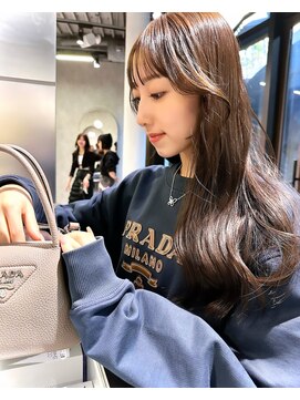 シティ(CITY) オリーブグレージュ 韓国風レイヤー 顔まわりカット 井坂