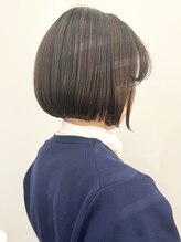 アトリエM 子育てママさんに大人気!地毛ハイライトミニボブ