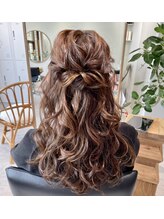 クルト バイ マルカ(KURT by MARUCA)&nbsp;結婚式/お呼ばれ/ドレスふわふわハーフアップ