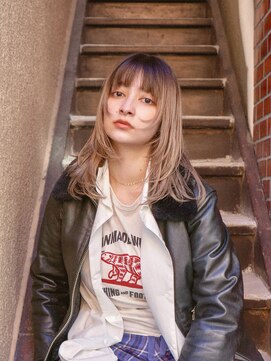 トーリ(TO/RE) レイヤーロングのグラデーションアッシュ