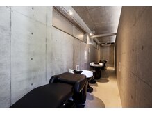 半個室のシャンプーブース×フルフラットシートで寛ぎのひとときを♪