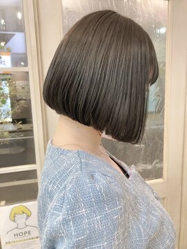 アミュレ(Amule) 暗髪でも大人可愛い前髪あり前下がりショートボブ梅ヶ丘美容室