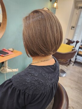 ベラ(Bella) 白髪ぼかしハイトーンボブ