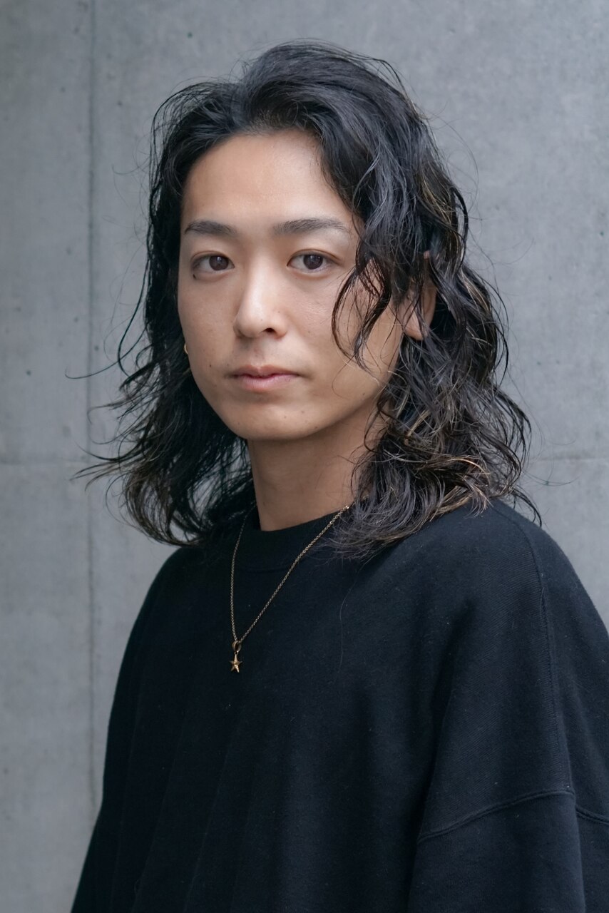 ロングヘアーの男 メンズのロングは品性と野暮ったさの 絶妙なバランスが大事