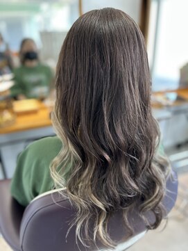 ウェルヘアー(Well hair) 大人なホワイトベージュインナーカラー