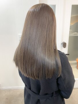 レア 表参道(L'ea) ・黒髪クラゲヘアーオリーブグレー小顔ココアベージュ