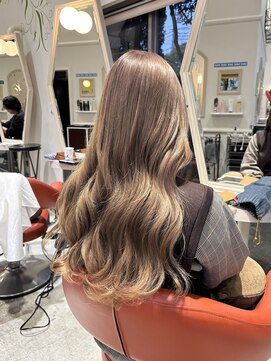 ミルクティーベージュ