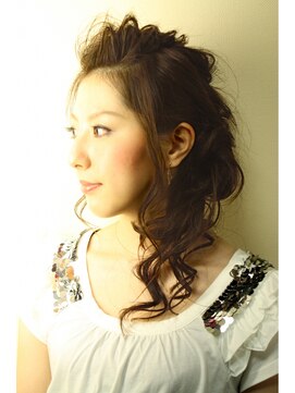 トヌコア ルア 下北沢店(TONUKOA RUA) 《トヌ・コア Rua》 ルーズ編み込みのアップスタイル