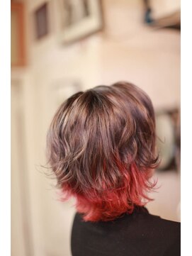 スリースリーナイン ヘアーアンドメイク(339 hair&make) 下が炎の様な赤で、上がアッシュ＋パープル、根本暗め