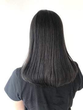 ネイヴィル(navile) ダークグレー×まとまるロングヘアー