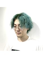 プランクスター(prankster)&nbsp;[prankster]ペールグリーンのセンター分けルーズなパーマ