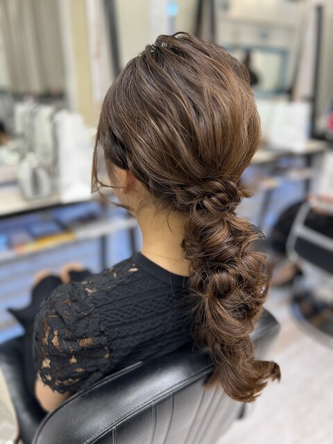 編みおろしお呼ばれヘアアレンジ