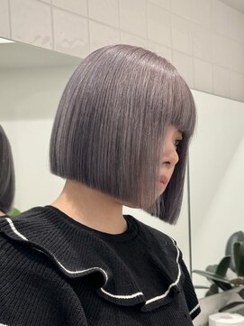 ラフ 新宿(Laff) 新宿 前下がりボブ 切りっぱなしボブ ショートボブ ブリーチ