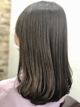 アトリエナガノ(atelier nagano) ニュアンスカラー/センターパート/ツヤ髪スタイル/ブルージュ