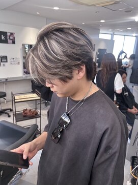 メンズサロン キング 心斎橋店(Men’s salon K!ng) ホワイトメッシュ/ツイスト/ツイスパ/パーマ/メンズ/眉毛/心斎橋