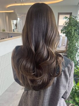 桑名ロングレイヤーカットハッシュカット透明感カラー重めロング