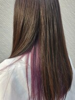 アミックス ヘアワークス 本店(AMIX hair works) ロングスタイルにチラ見せインナーカラー