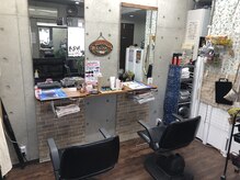 ヘアーマジック ルナ(Hair Magic LUNA)の雰囲気（セット面は二面です）