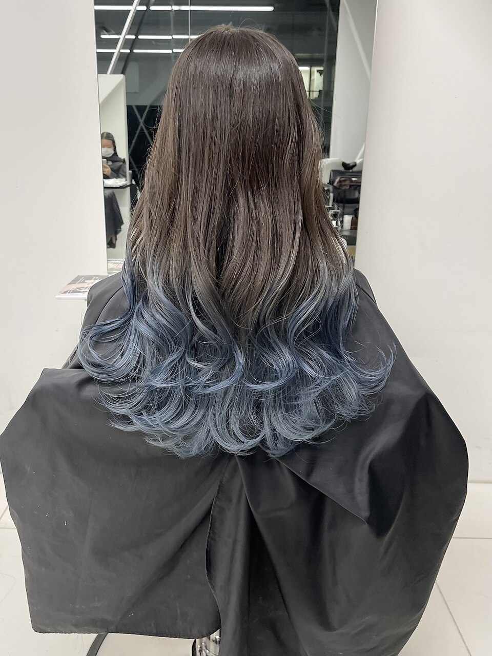 ライトブルーグラデーションカラー：L176619202｜アライブ