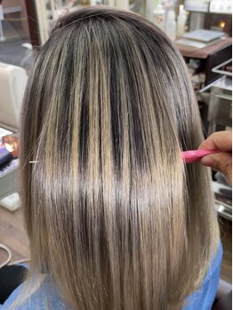 タマゾンスタジオトーキョー(Tamazon Studio Tokyo)の写真/ケアブリーチ以上のダメージレスな仕上がりが◎「ダメージさせない」を第一に考えた施術で美髪へ導く。