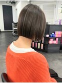 ハイライト白髪ぼかしダブルカラーインナーカラーショートボブ
