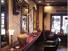 てらべるでの雰囲気（店舗外には季節のお花がお客様をお迎えいたします）
