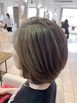 白髪ぼかしハイライト　ミディアムレイヤー