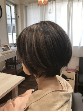 ヘア デザイン 虹いろのはさみ 大人ショート