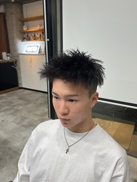 イーラ(era) ツイストパーマジェットモヒカン黒髪短髪