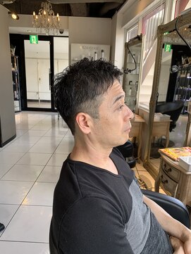 アイズ 海老名(AIZU) ジェットモヒカンスウィングアップバングフェードカットショート