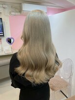 ビゼ 梅田(BIZE)&nbsp;くびれ巻きが美しい圧倒的透明感ロング。
