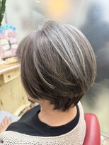 アルファ インタラクティブ エム フラワー(ALUFA interactive.M Flower)&nbsp;白髪世代から絶大な支持！シルバーショートボブ